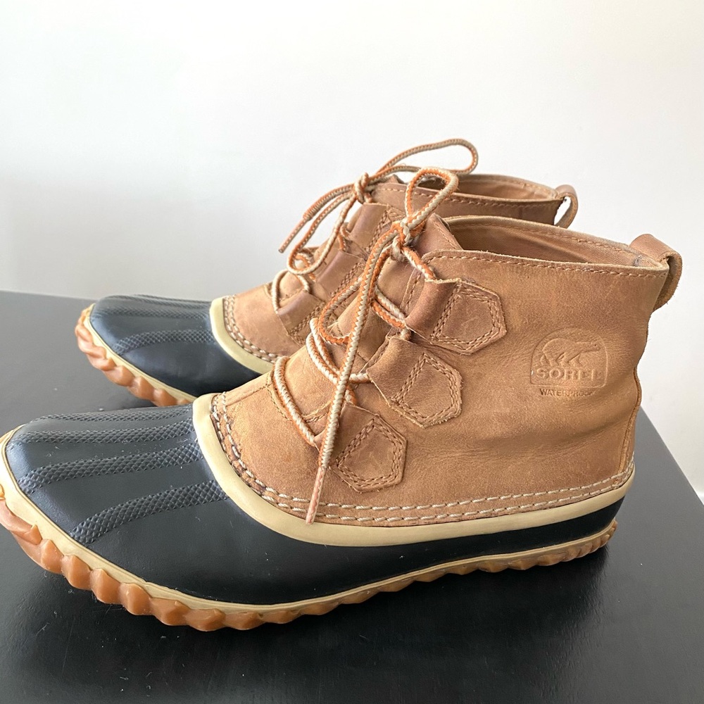 Women’s Sorel cognac leather ankle boots-winter boots-size 7.5 fast shipping